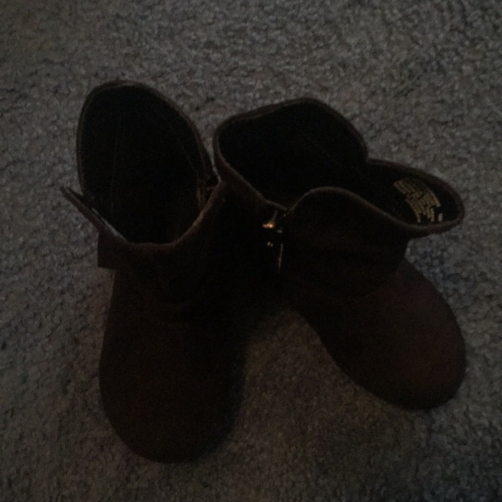 Toddler boots.